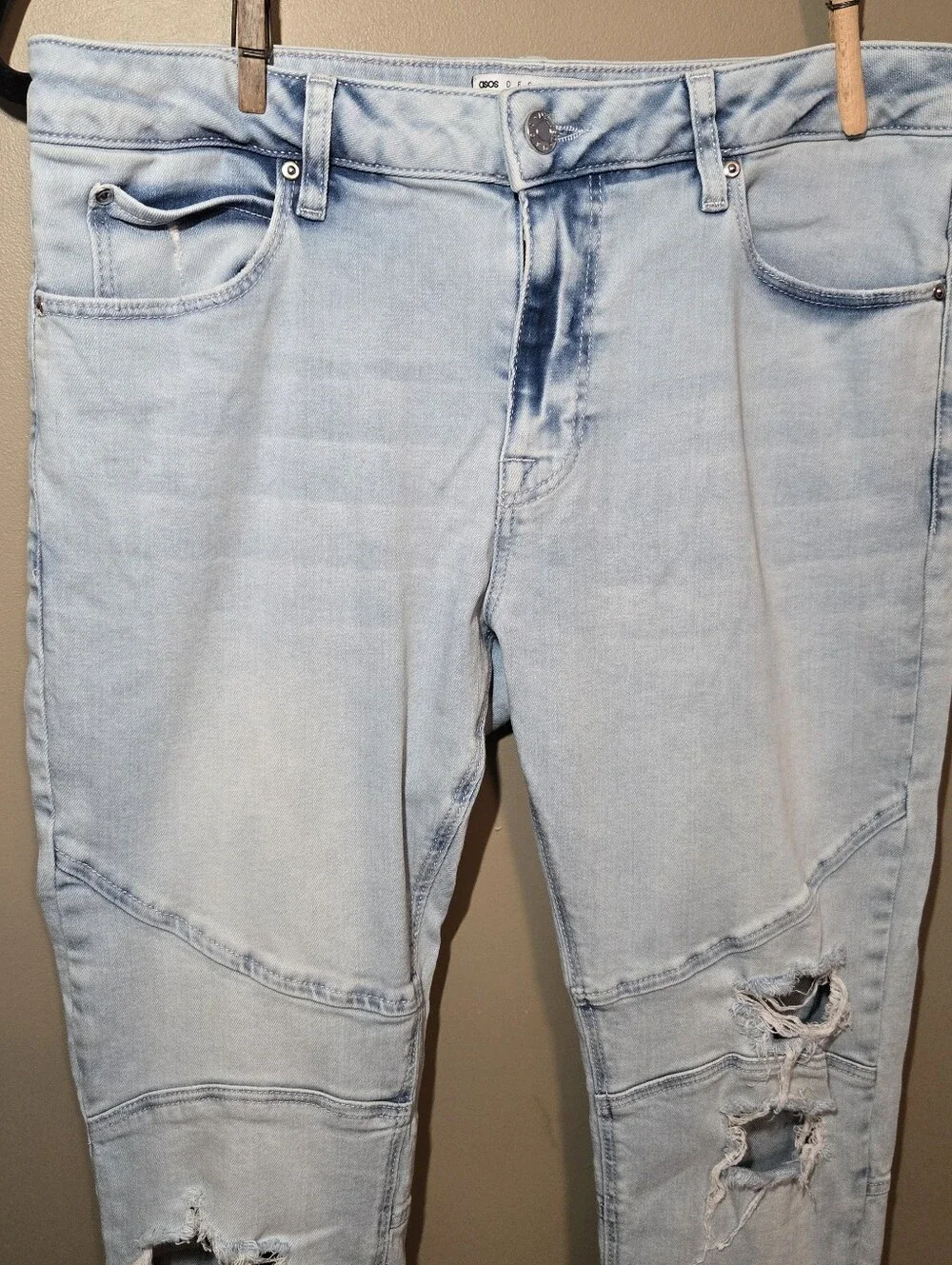 Asos Design Mens Spray On Jeans Stretch Blue Light Wash Rips Moto Detail Size 32